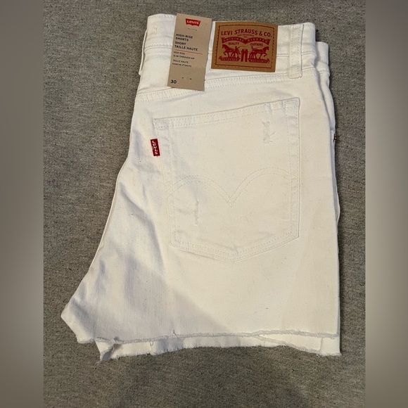 Levi’s high rise shorts BNWT - Picture 2 of 3